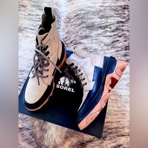 SOREL “Brex” lace up waterproof bootie. Women’s Size 7. Excellent condition.